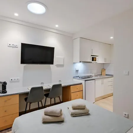 Апартаменты Lovely Fully Equipped Near Subway N9