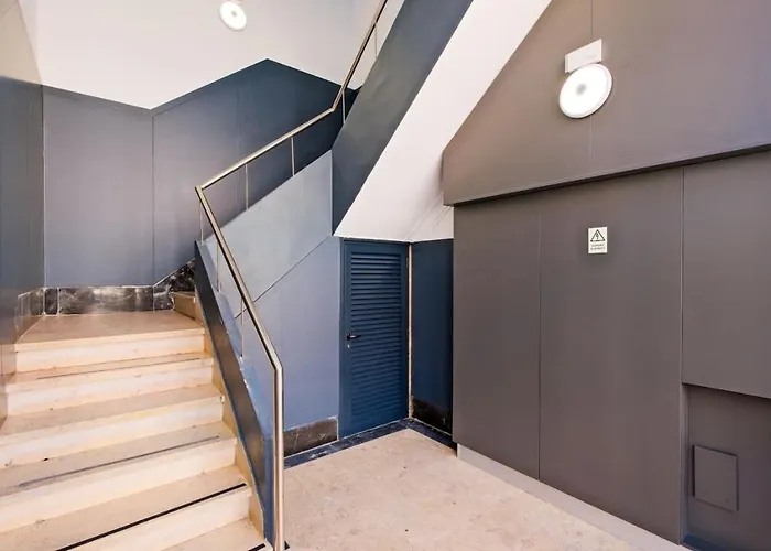 Lovely Fully Equipped Near Subway N9 Apartament