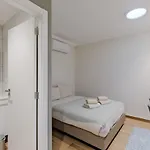 Lovely Fully Equipped Near Subway N9 아파트 *