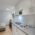 아파트 Lovely Fully Equipped Near Subway N9 *
